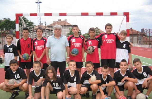 Модерна спортна площадка откриха в гр. Мездра