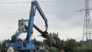 Почистиха и отвориха за движение моста край Първомайци