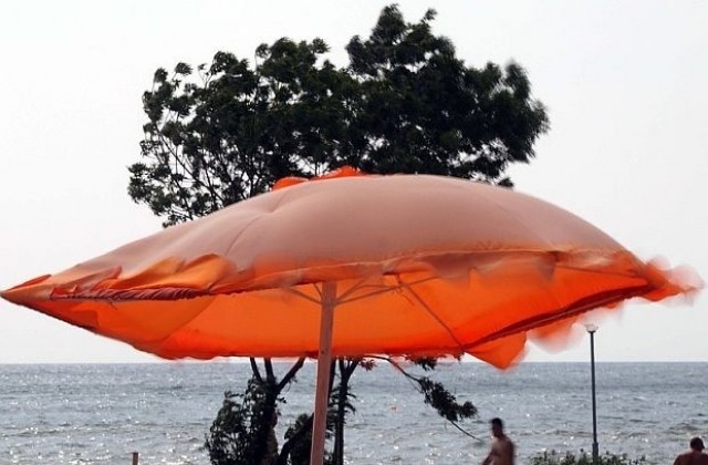 Предупреждават за силен вятър в Северна и Източна България