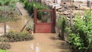 17 хил литра вода от Хисар за бедстващите в Аспарухово