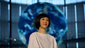 Японски роботи стават водещи на новините СНИМКИ