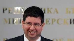 Продават новия дълг днес чакат лихва дори под 3