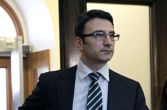 Трайков: Поскъпването на тока няма да покрие задълженията на НЕК