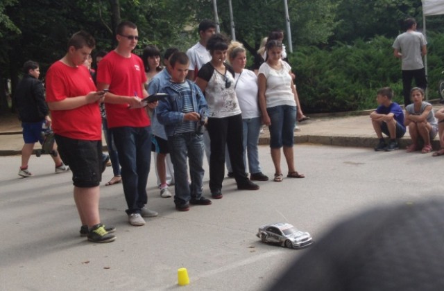 Деца в риск показаха майсторство при управление на автомодели