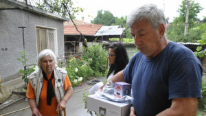 Газови котлони минерална вода и инструменти получиха пострадалите в Килифарево