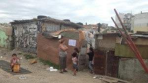 Събарят незаконни постройки в Максуда