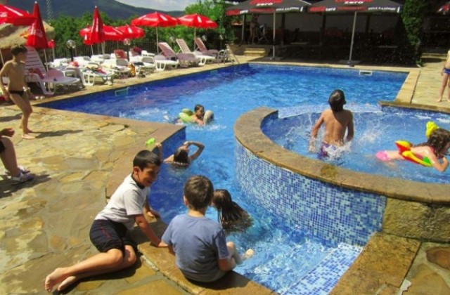 Започнаха летните занятия в детския комплекс в Елена