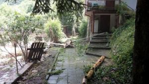 Дезинфекцират засегнатите от наводнението площи в Дряново