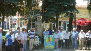 Фенове от различни поколения почетоха паметта на Гунди и Котков