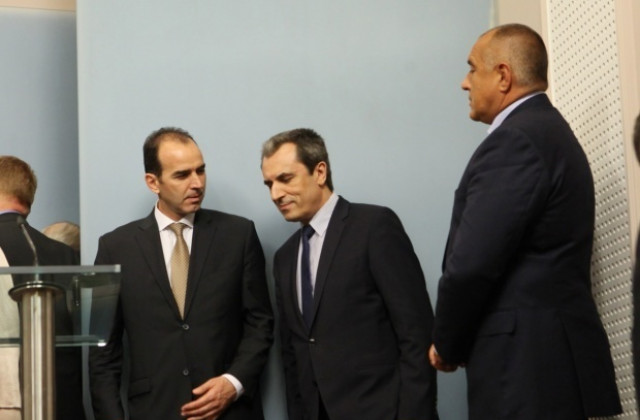 Избори на 5 октомври, президентът разпуска парламента на 6 август