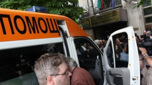 Лекарите от Спешен център подкрепят символичния протест