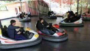 Осъдиха туристи опитвали да обръщат блъскащи колички