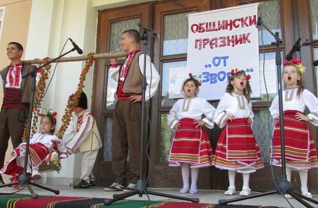 В Янтра се надпяваха с български фолклор и хапнаха бобена чорба