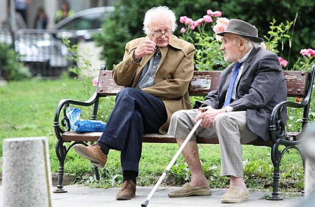 Индексират пенсиите с 2.7%