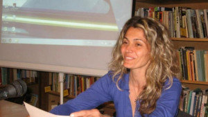 Кадър на Дарик издаде книга