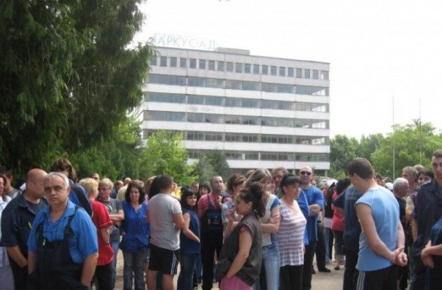 Работници на Аркус протестираха срещу забавени заплати