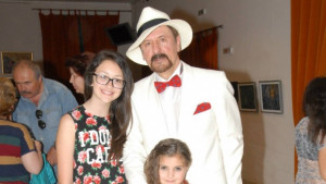 Млади поп изпълнителки от Свищов с награди от конкурс в