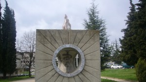 Вдигнаха запорите на болницата