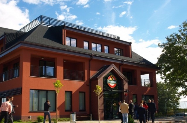 Тотев: Кредитори не могат да вземат базата на „Ботев в Коматево