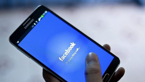 Разследват Facebook заради психологически експеримент от 2012 г