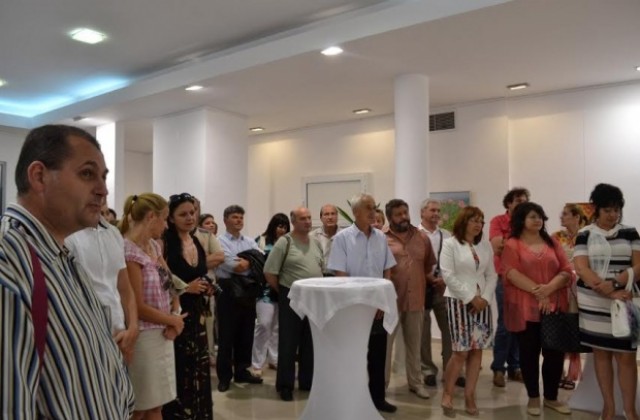Седем откупки още на откриването на благотворителната изложба за храм „Св. Георги Победоносец“ в Средногорово