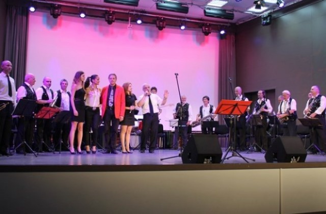 Хилда Казасян  омайва феновете с джаз и самба