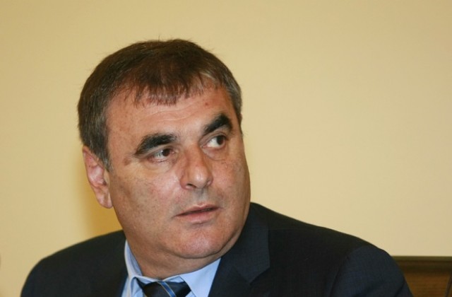 Папазов: Най-тежко е положението в жп сектора, загуби над 21 млн. лв. в БДЖ