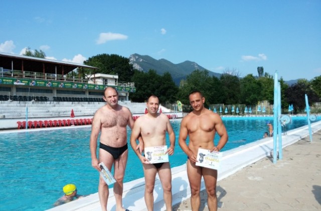 Оряховски полицай е първи при плувците