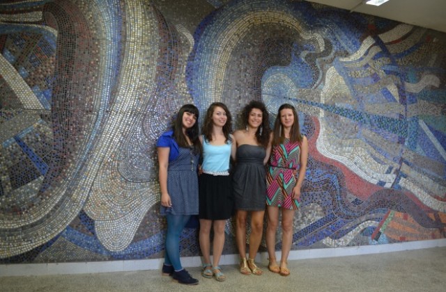 Красиво мозаечно пано украси Педагогическия факултет на ВТУ