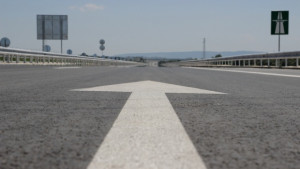 Строители плашат да спрат движението по Хемус заради неплатени заплати