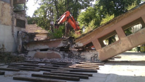 Събарянето на топлата връзка над ул Неофит Рилски нажежи страстите