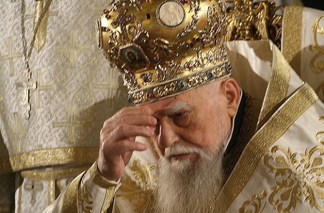 На 4 юли 1971 г. Ловчанският митрополит Максим е избран за ...