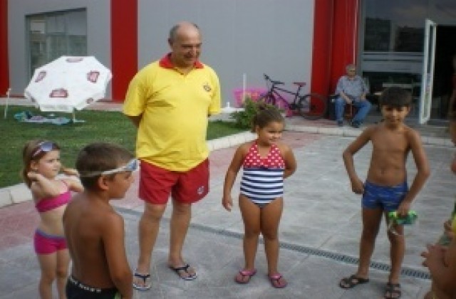 БЧК-Кюстендил организира училище по водно спасяване и начално обучение по плуване