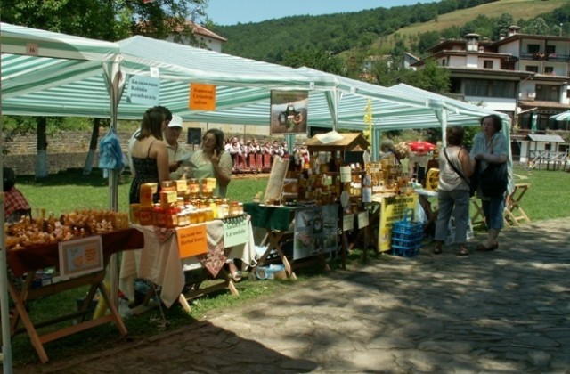Пчелари се събират в АЕК Етър днес и утре