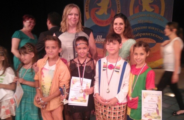 Златни медали и специална награда за Ксани денс от фестивал на изкуствата в Албена