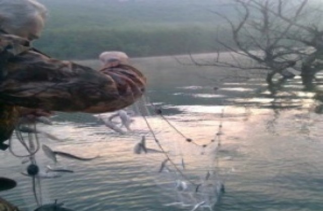 800 метра хрилни мрежи намериха във водите на яз. „Жребчево”