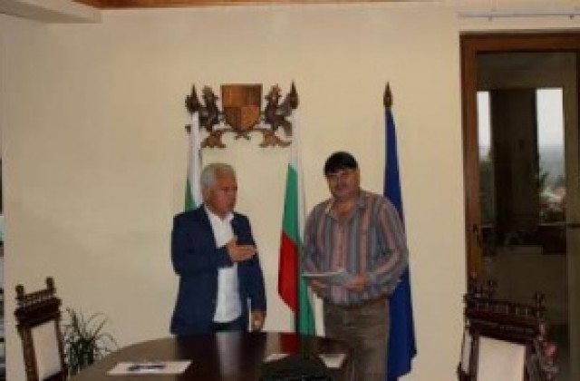 В Трявна закупиха нов автомобил за събиране на твърди битови отпадъци