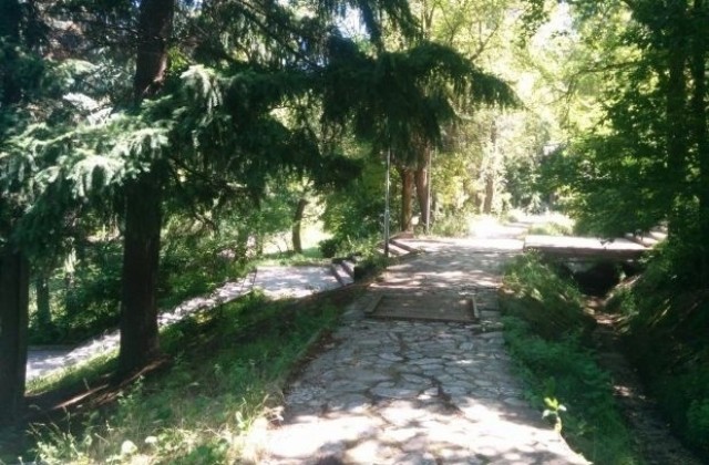 Слънчево, следобяд временни увеличения на облачността