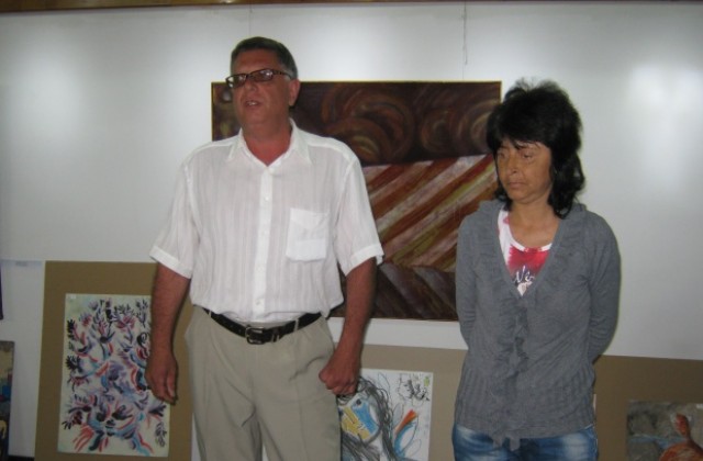 Художници от Дупница дариха свои картини и рисунки за благотворителна кауза