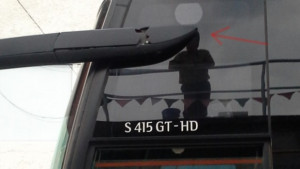 Фенове на Левски счупиха автобуса на Берое