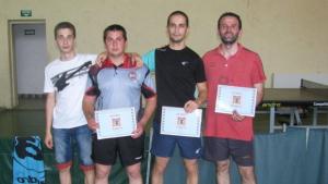 Тенисисти събраха пари за болно дете