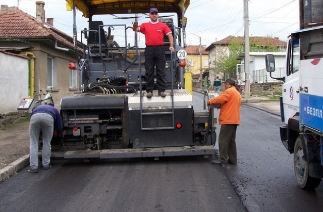 Ремонтират уличната мрежа в Ловеч и селата