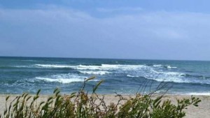 Забраната за къпане на Офицерския плаж остава