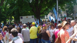 Служителите на АМ Черно море Шумен на протест с искане