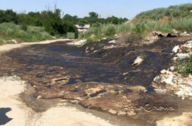 Гудронови ями избиха от старото сметище