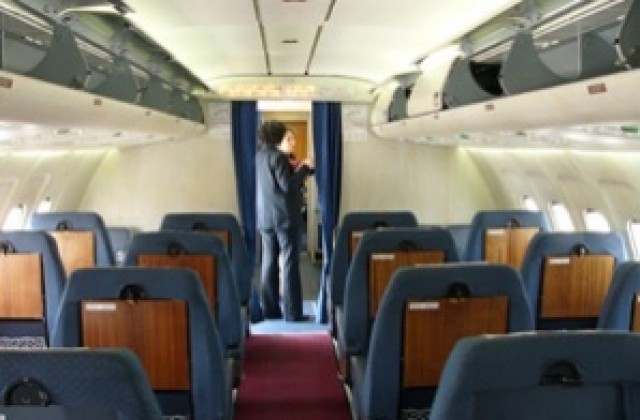 Пътници в самолети четат за Русе