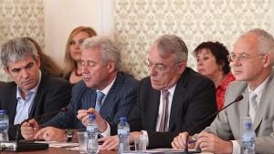 Бизнес и синдикати с призив към политиците да решат вече