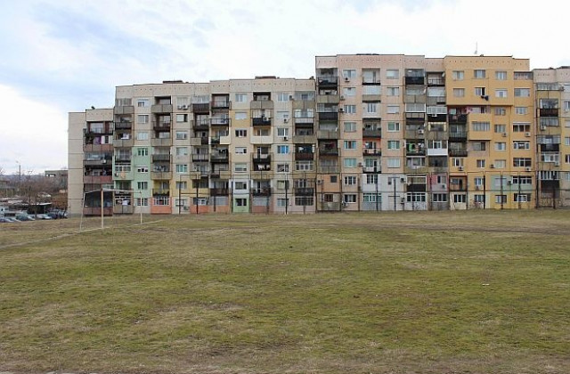 Косят извънредно тревните площи
