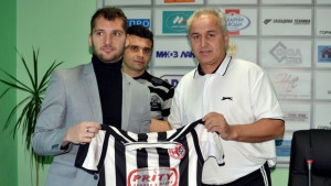 Николай Петров обяви Виолетов съм идвам да помагам