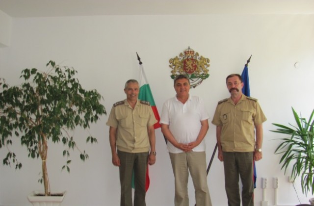 Областният управител се срещна с новия началник на Военния университет и новия декан на Факултета в Шумен